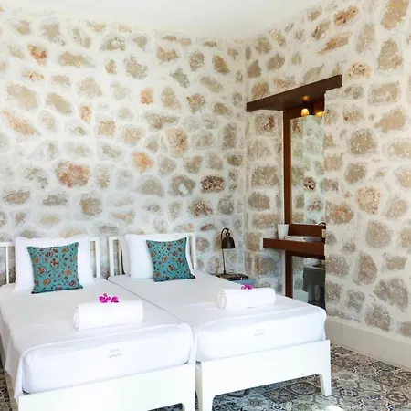 Korsan Tas Bahce Villa Kalkan
